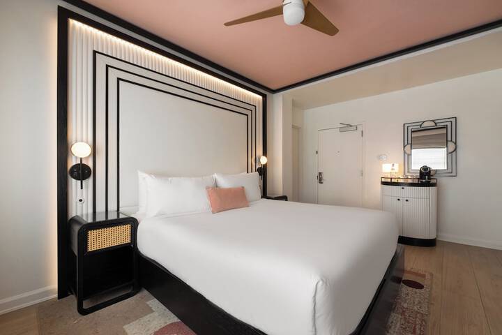 Room 52 of 71