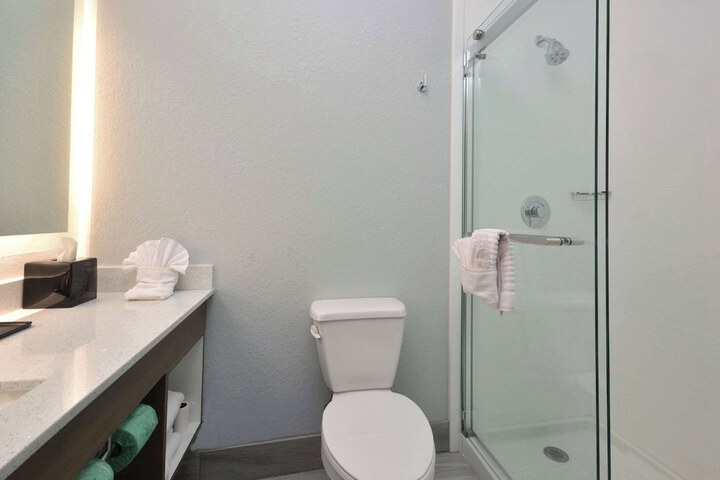 Room 74 of 118