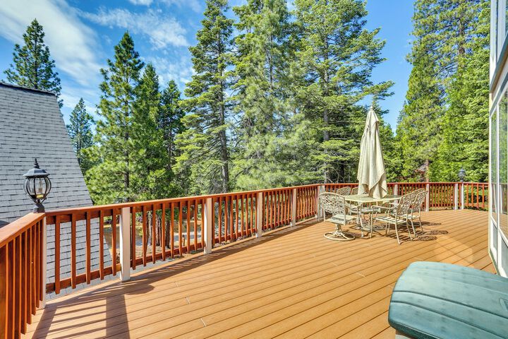 Pet-friendly California Cabin w / Beach Access