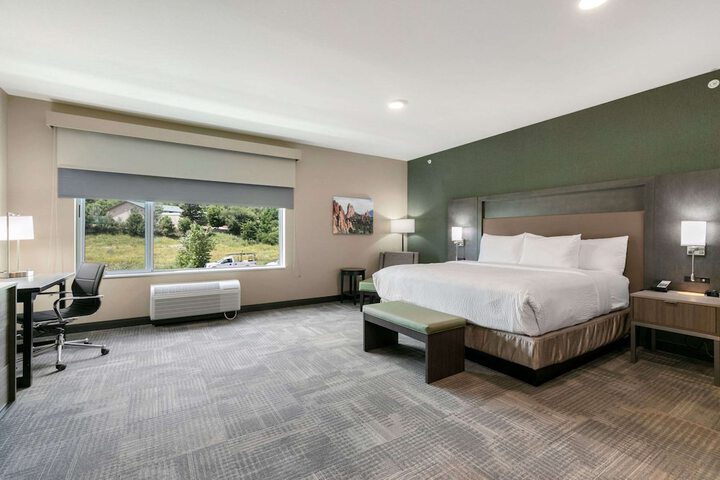Room 32 of 52