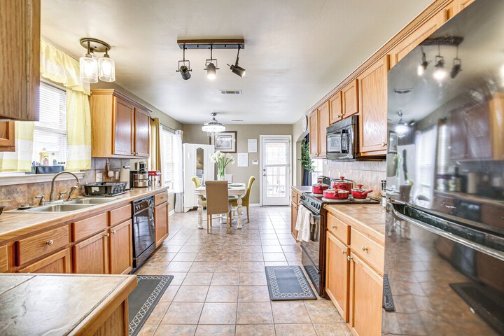 Spacious Family-friendly Home in Denham Springs!