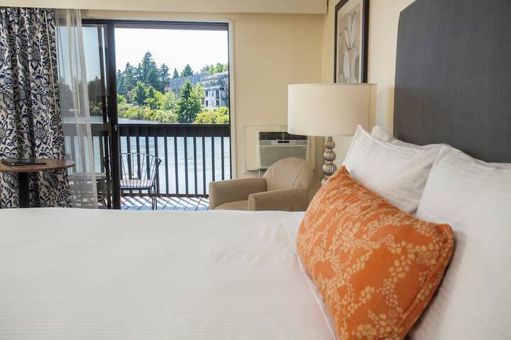 Lakeshore Inn