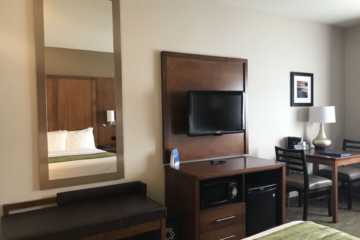 Room 27 of 64