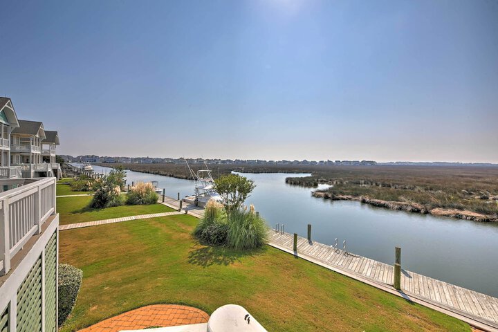 Manteo Waterfront Resort Home w / 30-ft Dock!