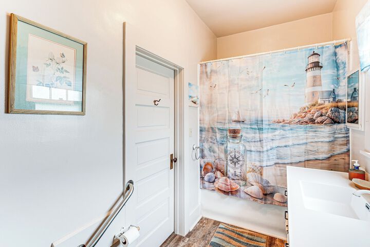 Twin Lakes Cottage: Walk to Elizabeth Lake!