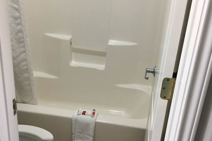 Room 11 of 18