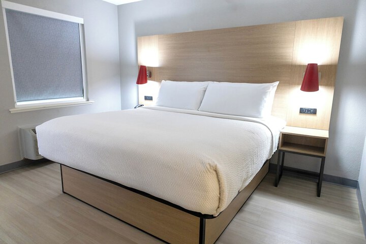 Room 15 of 33