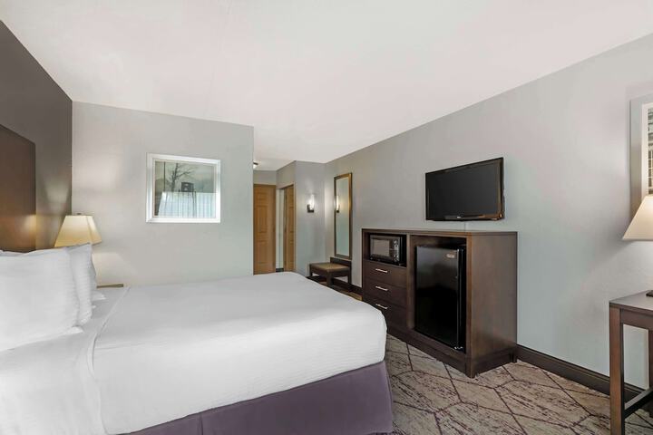 Room 28 of 67