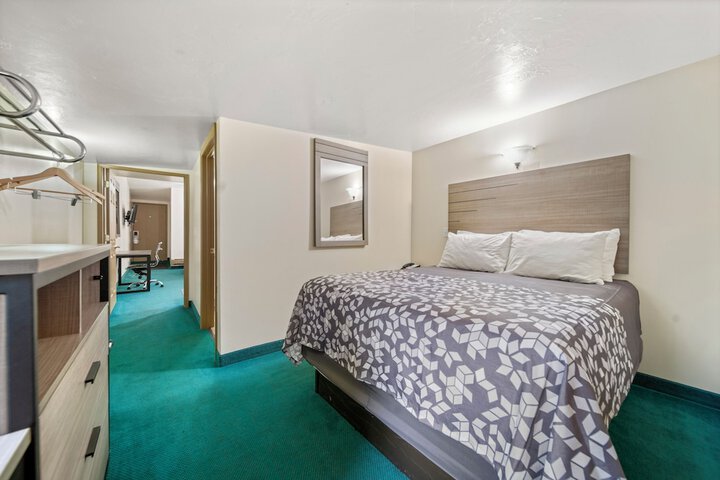 Room 35 of 66