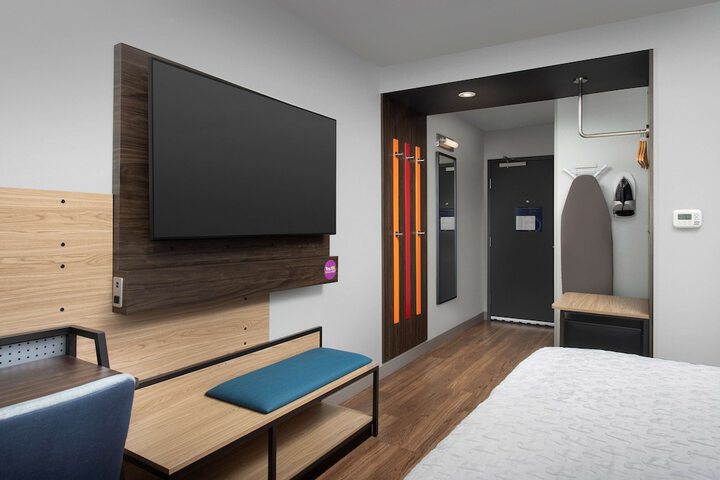 Room 17 of 41