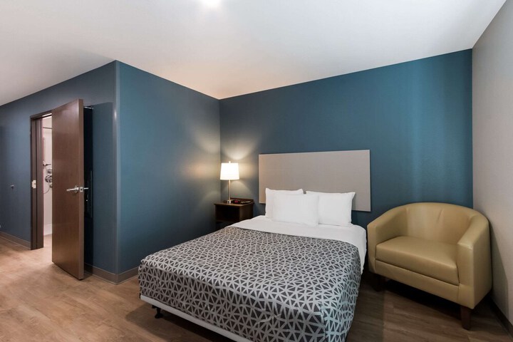 Room 21 of 32