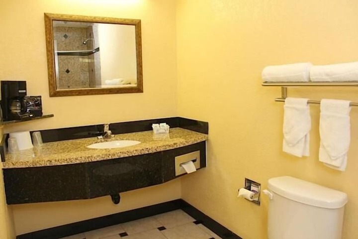 Room 13 of 16