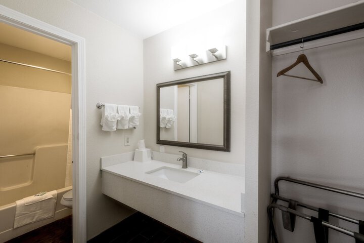 Room 14 of 27