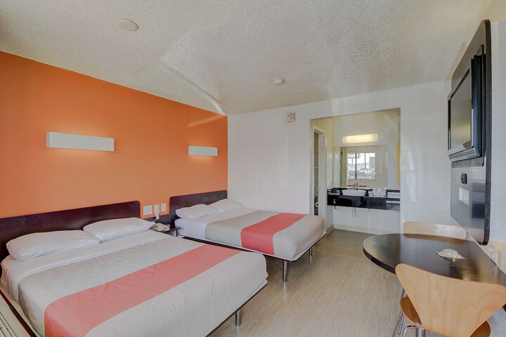 Room 27 of 37
