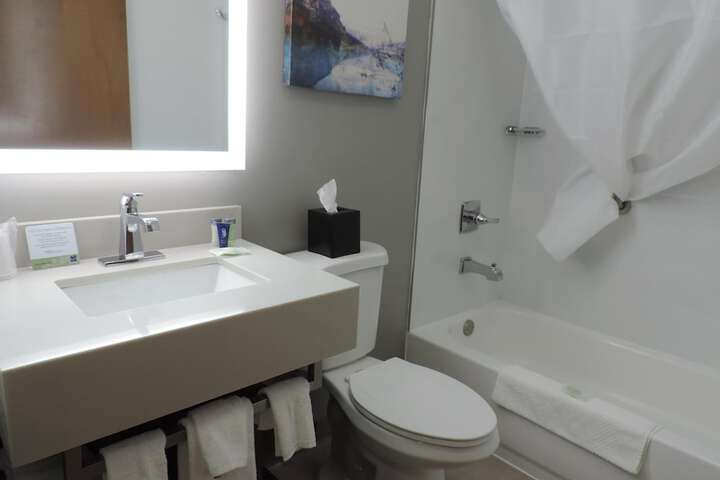 Room 16 of 40