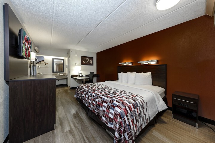 Room 28 of 37