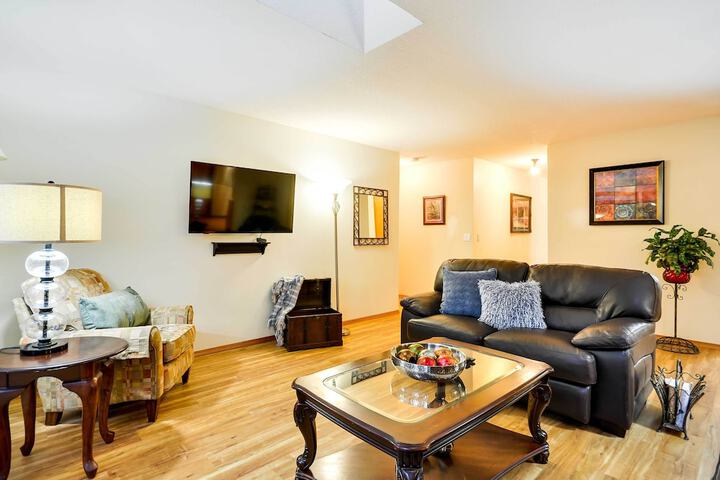 Milwaukie Home w / Covered Porch: Dogs Welcome!