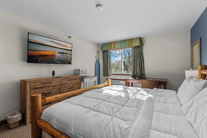 Nisswa Hotel and Suites
