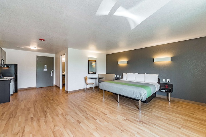 Room 11 of 30