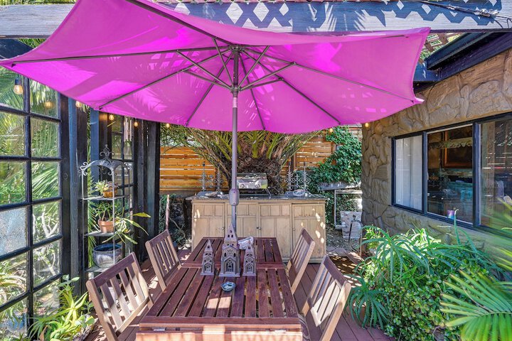 Bohemian Wonderland: Benicia Bungalow w / Pergola!