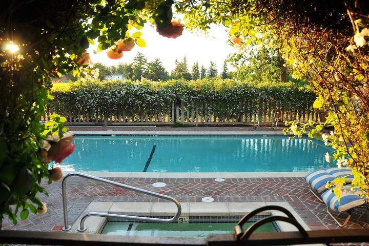 Vineyard Country Inn