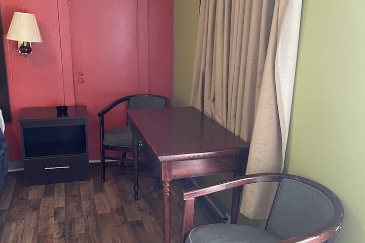 Room 10 of 15