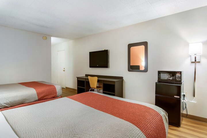 Room 9 of 23