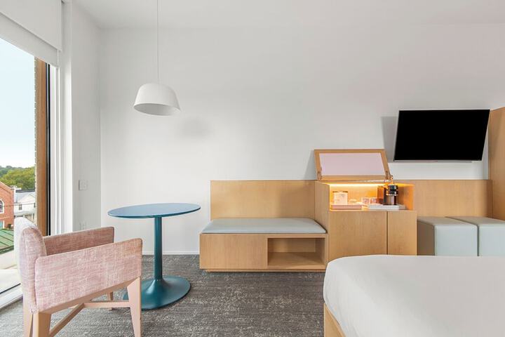 Room 42 of 164