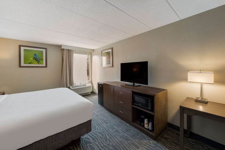 Comfort Inn & Suites Tipp City Dayton North I-75