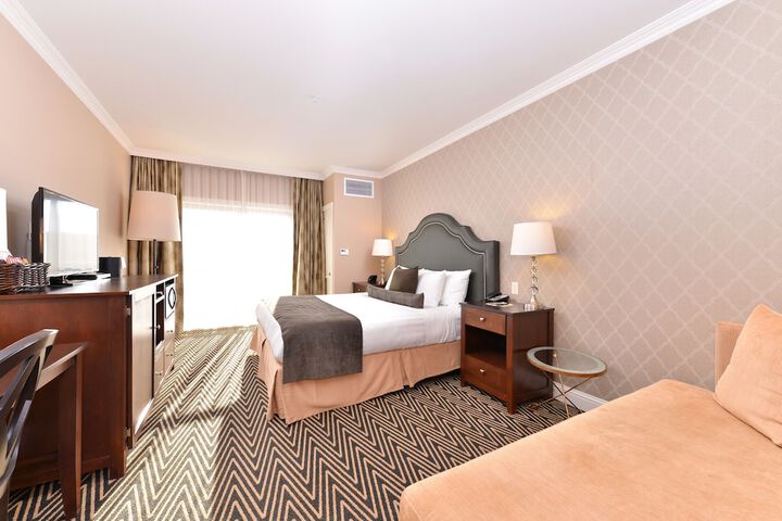 Majestic Inn & Spa
