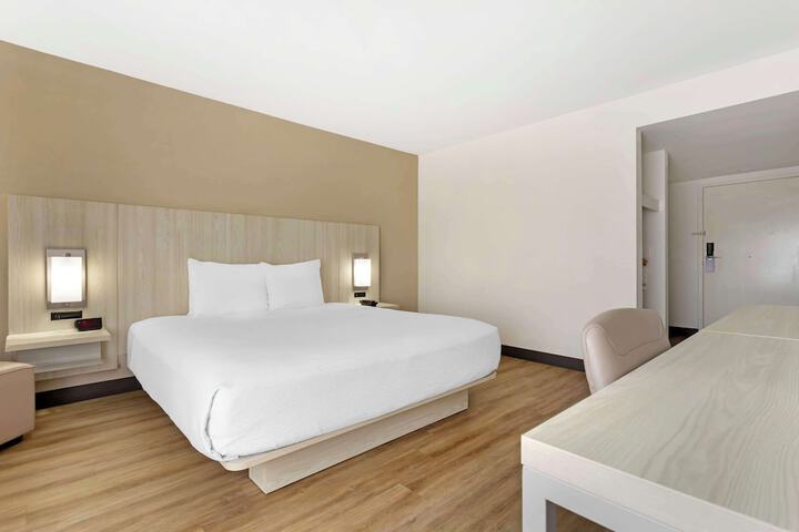 Best Western Plus Sugar Land / Stafford
