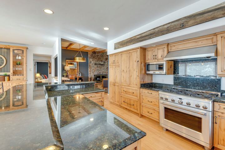 Game Room Media Room & Pool: Luxe Villa in Craig!