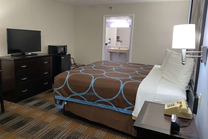 Room 13 of 16