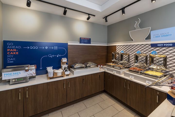 Holiday Inn Express Toronto - Downtown by IHG