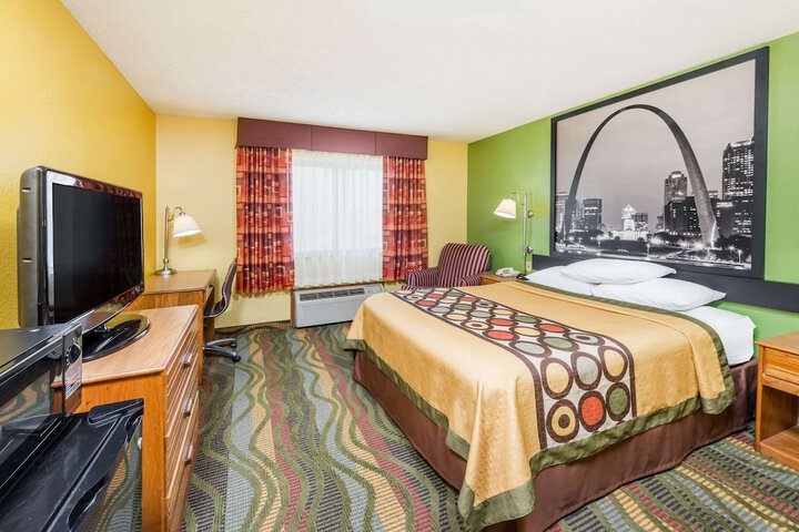 Room 8 of 17
