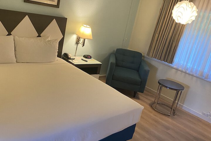 Room 75 of 116