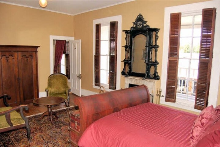 Room 28 of 49