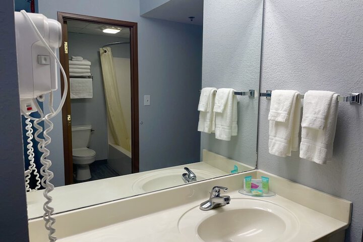Room 16 of 32