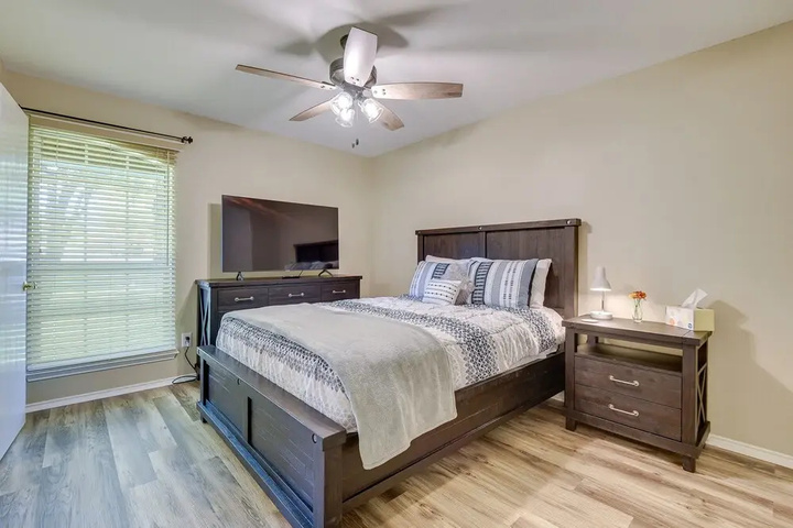 Walk to Water: Cozy Eagle Mountain Lake Home