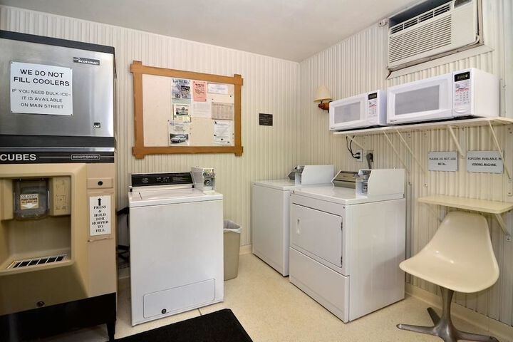 Room 6 of 9