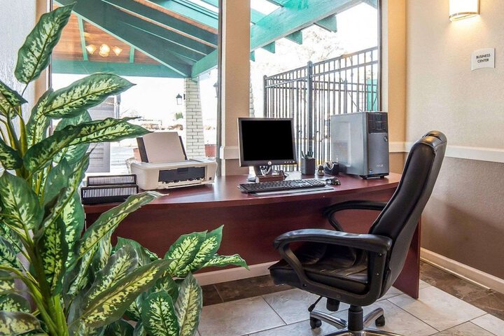 Business Center 36 of 37