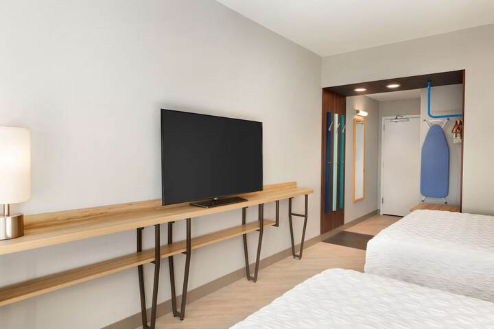 Room 17 of 43