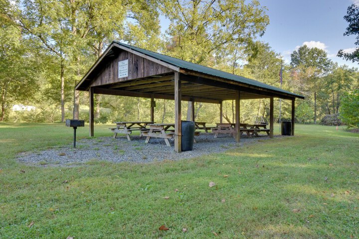 Ellijay Cabin Rental w / Hot Tub + Mountain Views!