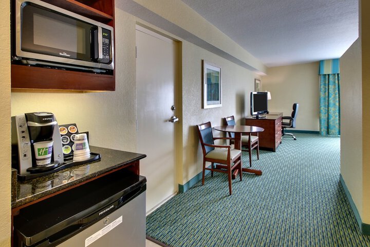Room 36 of 119