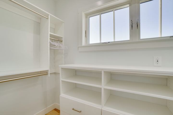 2 Mi to Town: Castle Rock Retreat w / Fireplace!