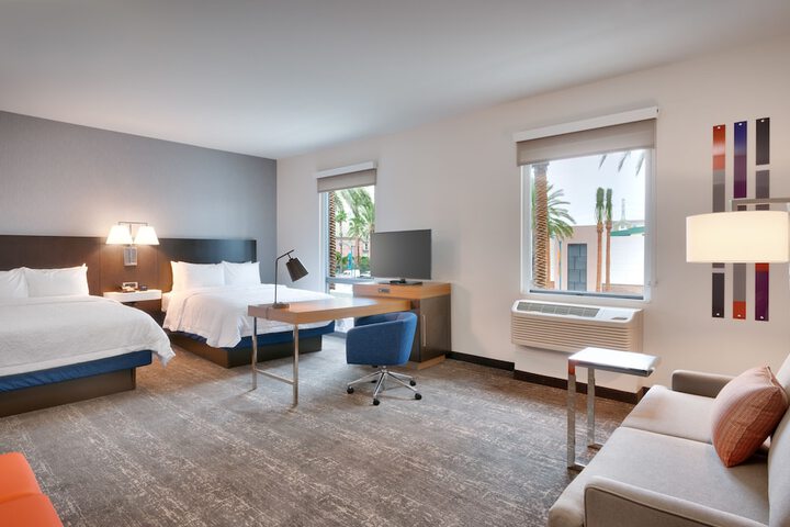 Room 13 of 40