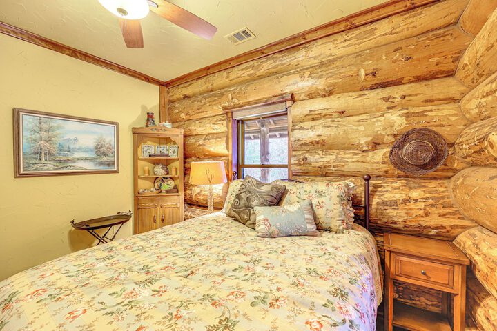 Fish Boat & Hike: Pet-friendly Cabin in Arkansas