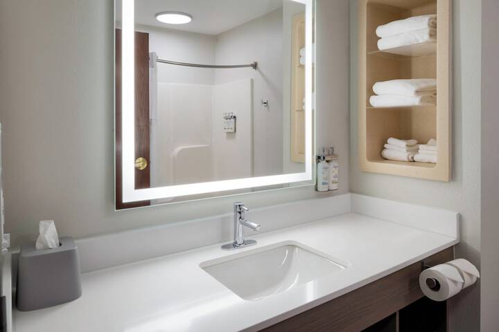 Holiday Inn Express Hotel & Suites Fort Atkinson by IHG