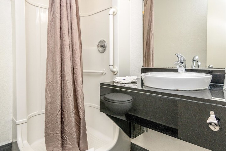 Room 15 of 23