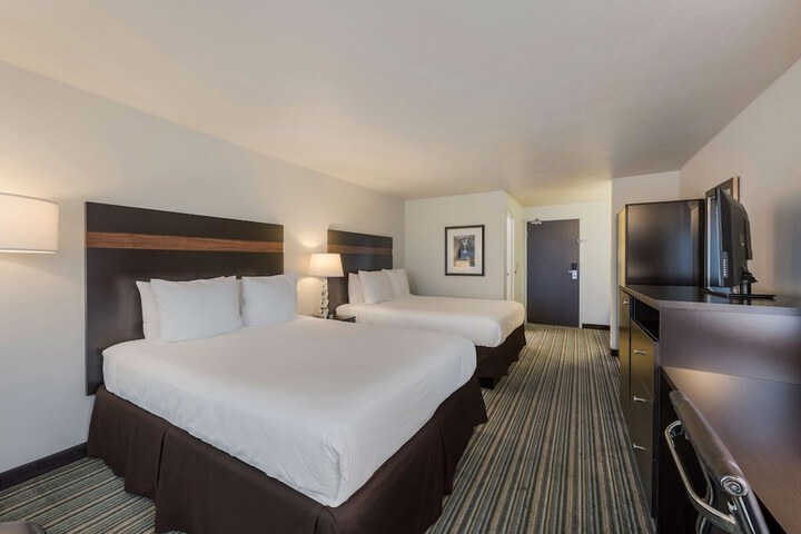 Room 34 of 40